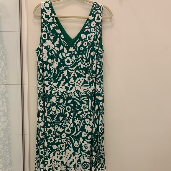 Lovely Boden spring/summer sleeveless midi dress in green and white. - Picture 2 of 5